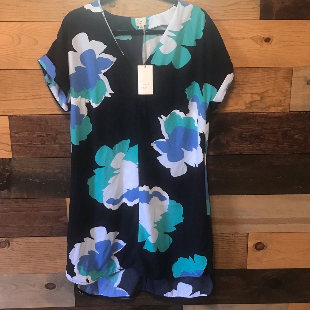 A new Day Shift Dress size Large NWT